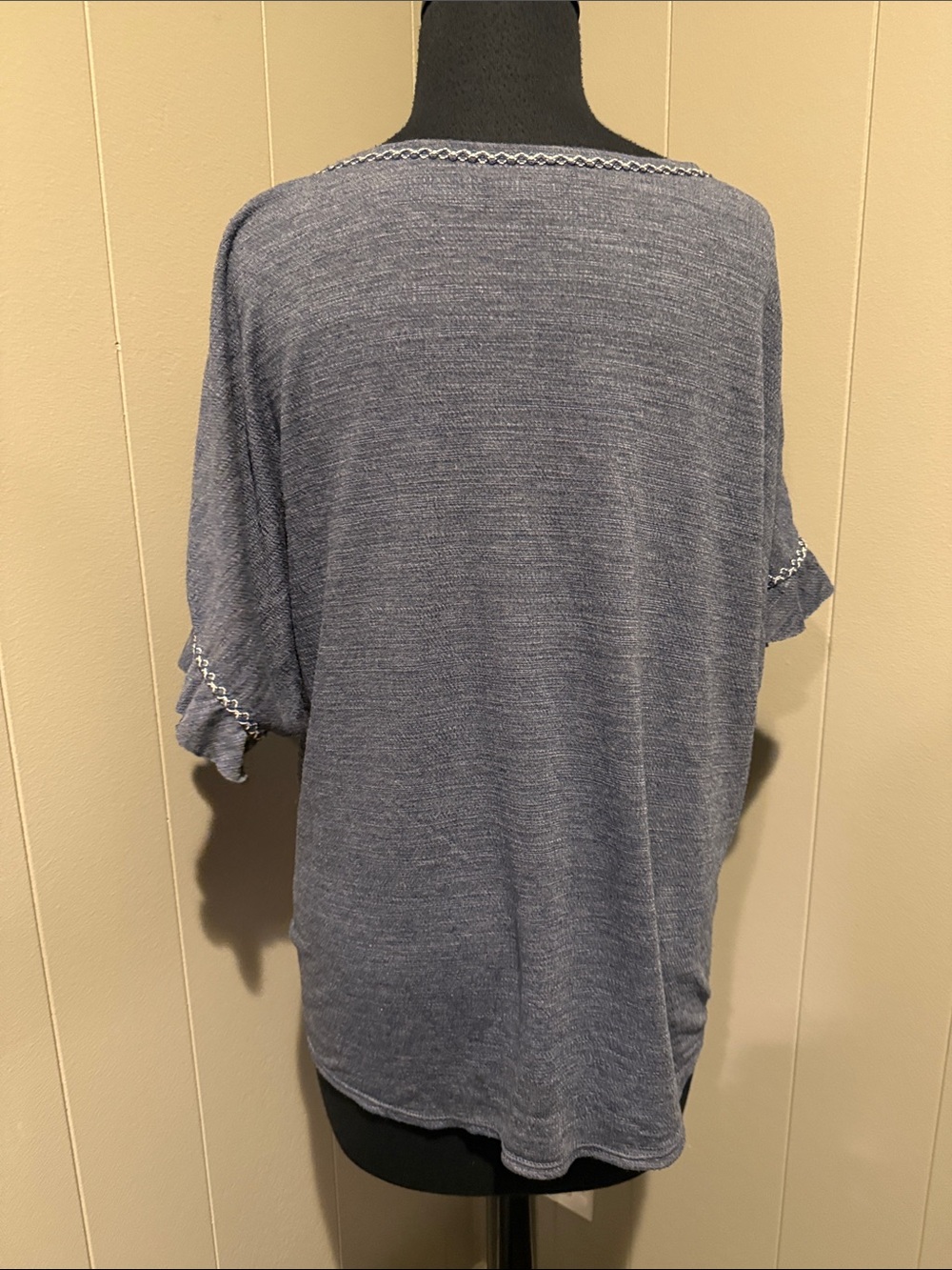 B44 Max Studio Women’s Small V-Neck Tie-Front Top with White Stitching - Picture 3 of 7